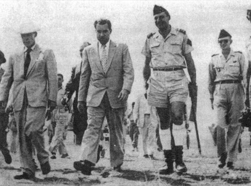 Bộ đội Việt Minh hành quân lên Tây Bắc trong chiến dịch Điện Biên Phủ.