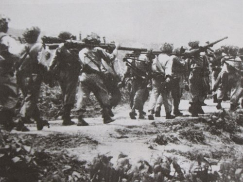 Lãnh đạo của lực lượng Việt Minh tại khu căn cứ gần bản Nà Tấu, Điện Biên Phủ. Ảnh: Triệu Đại.