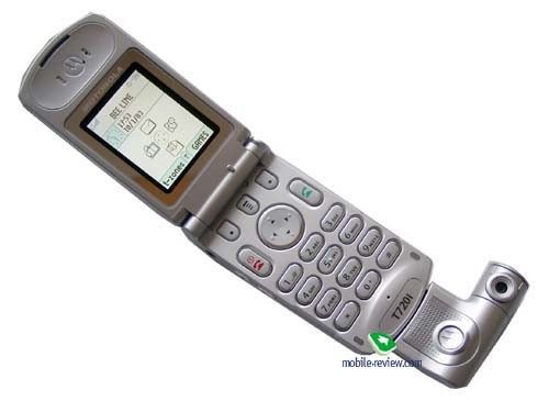 Motorola T720i:Năm 2002, Motorola trình làng mẫu T720i, điện thoại nắp gập đính kèm module máy ảnh kỹ thuật số. Tuy nhiên, nó không có đèn flash. Điểm thu hút duy nhất của camera này là có thể xoay 180 độ, lý tưởng cho chụp "tự sướng" dù độ phân giải ảnh không cao.