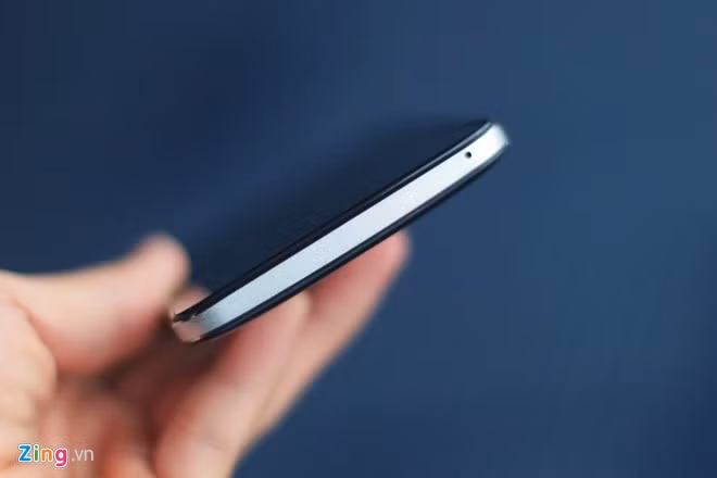 Cạnh trên không chứa chi tiết nào.