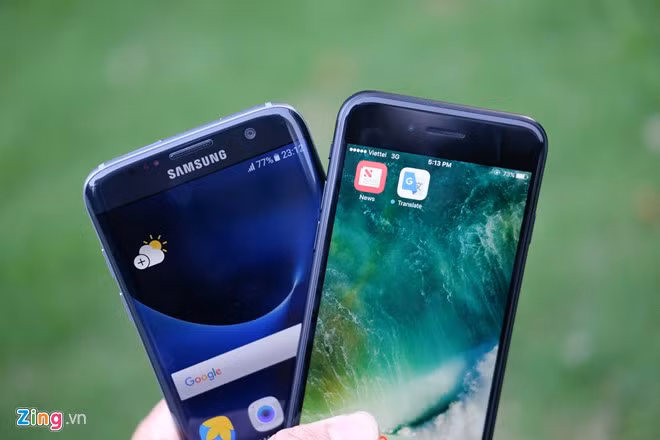 Cách thiết kế mặt trước của Galaxy S7 edge cho cảm giác viền màn hình của máy mỏng hơn so với đối thủ.
