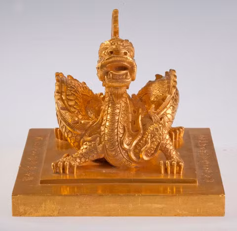 Ấn vàng Hoàng đế tôn thân chi bảo nặng 8,7 kg, chiếc ấn này hiện còn ở Việt Nam. Ảnh: Thể thao văn hóa