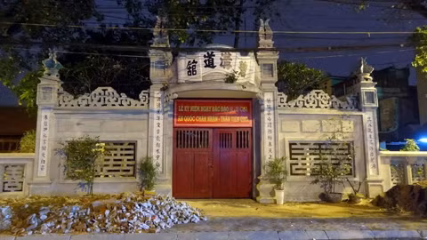 Cổng Bích Câu Đạo quán trên đường Cát Linh. Ảnh: Internet.