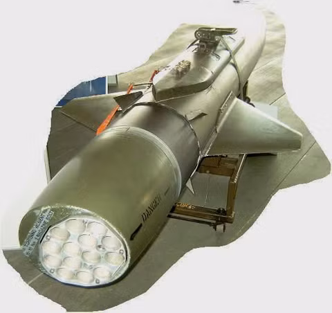 Một ống rocket dùng phóng nhiễu. Ảnh: Quân sử Việt Nam.