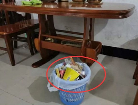 Nha giau den dau ung khong nen dat thung rac vao vi tri nay-Hinh-3