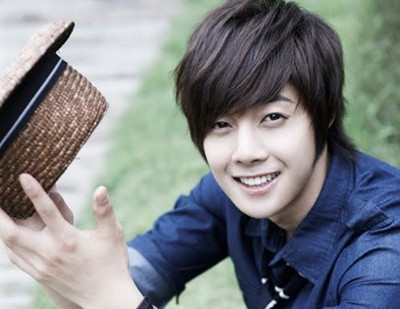 Họ khá dễ dàng tiếp xúc với người khác giới và sở hữu nét duyên đặc biệt, được nhiều người nữ đón nhận làm ảnh hưởng đến tình cảm cá nhân.