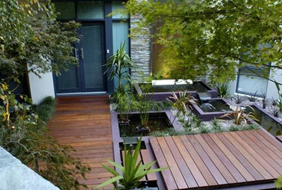 Sử dụng cây cối: Bất cứ loại cây trồng trong nhà nào cũng có tác dụng làm tăng vượng khí tự nhiên, làm giảm ô nhiễm không khí và tiếng ồn. Bạn nên trồng những cây lá kim ở góc phòng để tăng sự lưu thông không khí trong nhà.