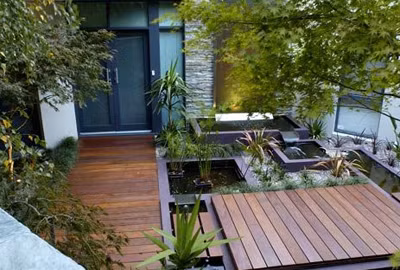 Sử dụng cây cối: Bất cứ loại cây trồng trong nhà nào cũng có tác dụng làm tăng vượng khí tự nhiên, làm giảm ô nhiễm không khí và tiếng ồn. Bạn nên trồng những cây lá kim ở góc phòng để tăng sự lưu thông không khí trong nhà.