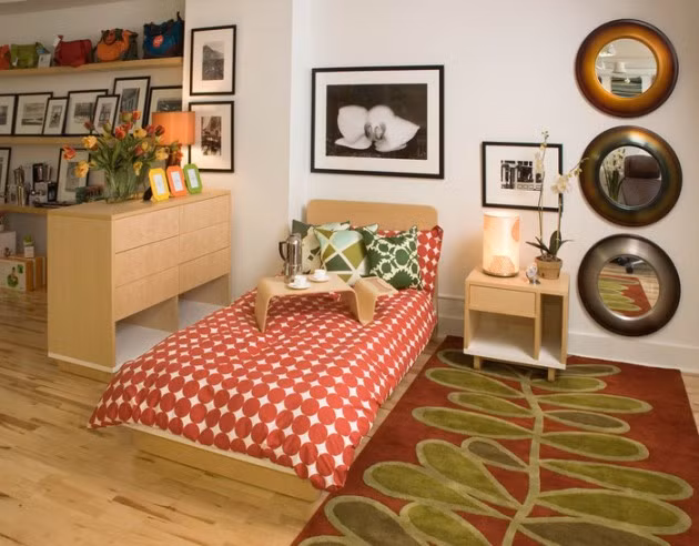 Sinh khí ảnh hưởng rất lớn đến cuộc sống của con người, nhà có sinh khí tốt thì người sống trong đó cảm thấy bình an, ấm cúng và gắn bó; còn nhà thiếu sinh khí sẽ gây cảm giác bất an, căng thẳng, đau yếu do dễ gặp xui xẻo trong đời sống hàng ngày.