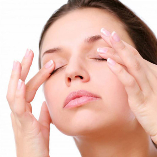 Nếu nó nằm ở mép môi bên phải thì sẽ có tin buồn từ phương xa. Nếu nó nằm ở mép môi bên trái thì em hoặc con sẽ lìa đời. (Thông tin trong bài chỉ mang tính tham khảo).