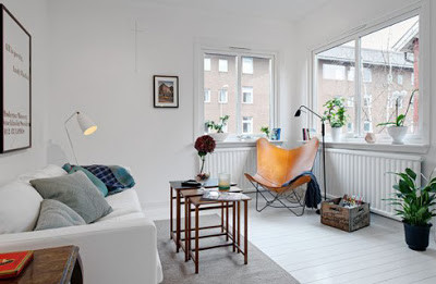 Với nhà ống, để tạo luồng sinh khí cho ngôi nhà, gia chủ nên tận dụng tối đa việc lấy sáng, thiết kế sao cho các phòng đều có ánh sáng. Ở những không gian bí ánh sáng và không khí, có thể lắp quạt thông gió sao cho không khí có thể lưu thông và luân chuyển trong nhà. Không nên chia nhỏ không gian nhiều bằng tường hoặc các vách ngăn kín.