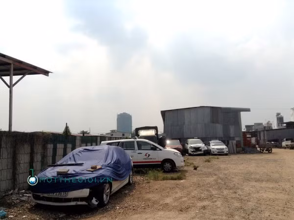 Như thông tin đã đưa, Hoàng Yến và nhân vật có nick name trên facebook là Tu Nguyen (người được Yến xác nhận ngồi cùng trên xe đến khi bị tai nạn) đã liên tục đổ lỗi và bao che cho nhau nhằm mục đích hợp thức hóa việc siêu mẫu Hoàng Yến không trực tiếp điều khiển xe bị tai nạn khi đã say xỉn để nhận được chi phí bảo hiểm từ công ty bảo hiểm bưu điện Bến Thành (PTI Bến Thành).