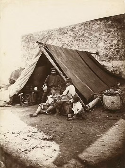 Cư dân Messina may mắn sống sót ở tạm trong túp lều. Họ nằm kẹt dưới đống đổ nát nhiều ngày liền trước khi chờ được đội cứu nạn đến giải thoát. Những cư dân Messina may mắn sống sót cũng phải chuyển tới định cư ở các thành phố khác.