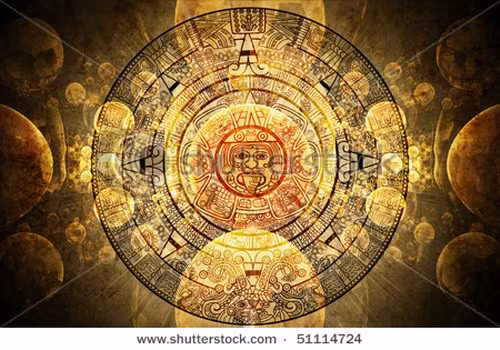 Người Maya cho rằng trái đất là trung tâm của vũ trụ, bất động và không di chuyển. Các vì sao, mặt trăng, mặt trời và các hành tinh là các vị thần. Chúng chuyển động giữa trái đất, thế giới bên kia và các thiên thể khác. Các vị thần này liên quan rất nhiều tới đời sống của con người nên những chuyển động của họ được theo dõi rất tỉ mỉ.