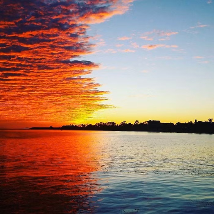 Một nửa hoàng hôn.