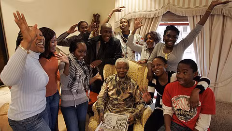 Đại gia đình Nelson Mandela năm 2008.