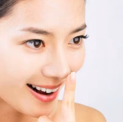 2. Mũi to: Theo nhân tướng học, những người mũi to thường có tính tự chủ lẫn ý chí phấn đấu vì sự nghiệp. Những người này có mối nhân duyên tốt đẹp, tài vận cũng vô cùng mỹ mãn. Đặc biệt hơn, bạn rất có khả năng quản lý tiền bạc và đầu tư tài chính.