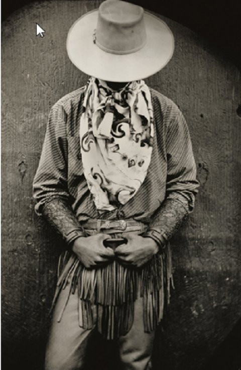 Thuật ngữ "cowboy" xuất hiện lần đầu trong tiếng Anh vào khoảng năm 1715 – 1725. Trong tiếng Anh, "cowboy" nghĩa là người chăn bò (cow = bò, boy = chàng trai). Họ là những người làm thuê chuyên trông coi bầy đàn gia súc cho các chủ trang trại. Thông thường, số lượng gia súc mà họ phải trông nom rất lớn và trải dài trên diện tích “khủng”. Cao bồi còn có ý nghĩa khác là những người anh hùng ưa phiêu lưu, khám phá, thích mạo hiểm… Với đời sống phong phú, những chàng cao bồi ở miền Tây nước Mỹ đã tạo nên một nền văn hóa đặc trưng, mang một ý nghĩa vô cùng đặc biệt và trở thành một phần quan trọng trong tâm hồn người dân Mỹ.