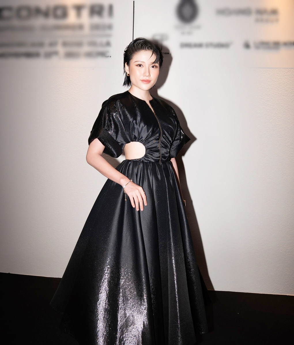 Diễn viên Uyển Ân - em gái Trấn Thành tham dự show diễn thời trang.