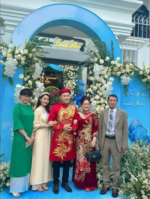 Nghệ sĩ Phương Dung và Thanh Hiền cũng đến dự lễ ăn hỏi của Hà Trí Quang.