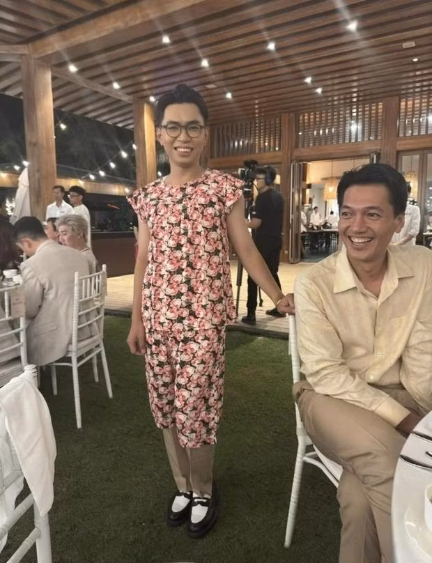 Bức ảnh Minh Dự mặc đồ bộ được Thu Trang đăng tải thu hút bình luận của khán giả. "Chơi trội quá, không biết ai là cô dâu", "Muốn giành Gin Tuấn Kiệt từ Puka hay sao"... là một số bình luận của khán giả.