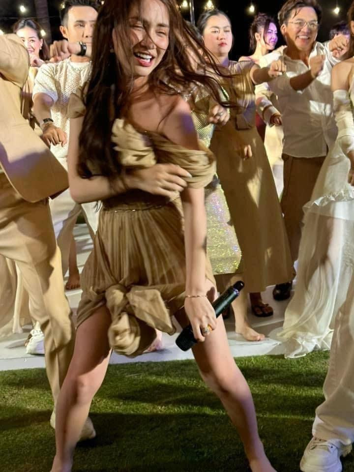 ức ảnh so sánh lúc đi hết mình, lúc về "hết hồn" của Hòa Minzy đang viral trên các nền tảng từ TikTok đến Facebook. Nhiều người bình luận đây là tình trạng chung của hội người lầy khi ăn cưới bạn thân.