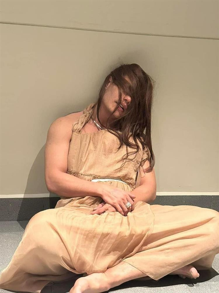 hoảnh khắc Lê Dương Bảo Lâm gục ngã trong đám cưới tiếp tục gây cười trên mạng.