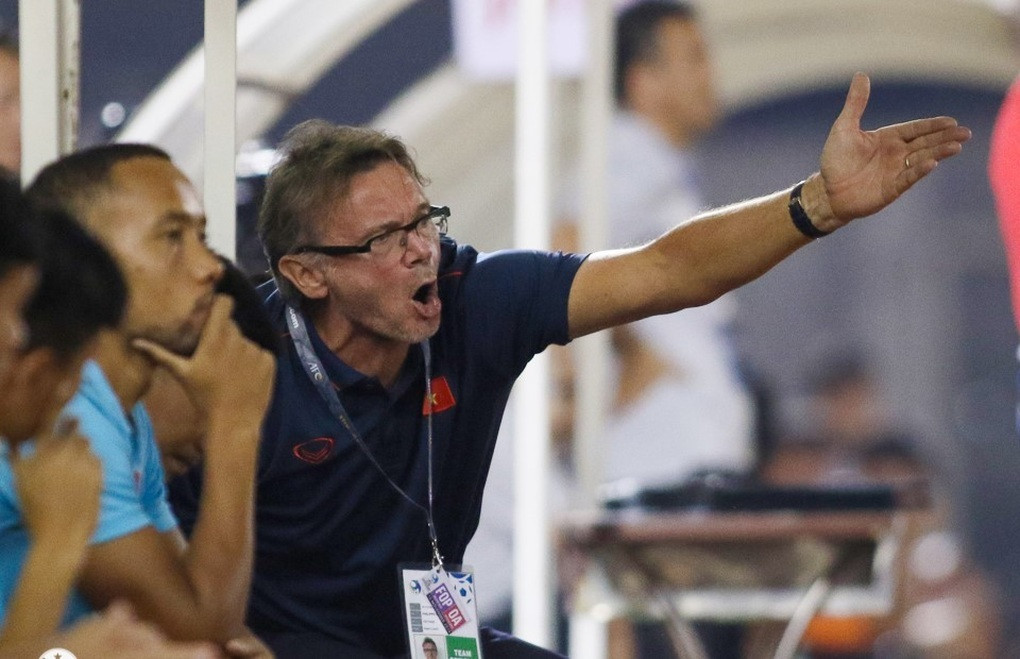 HLV Troussier: “Tuyen Viet Nam yeu o chau A, dung mai vo dich Dong Nam A“-Hinh-2