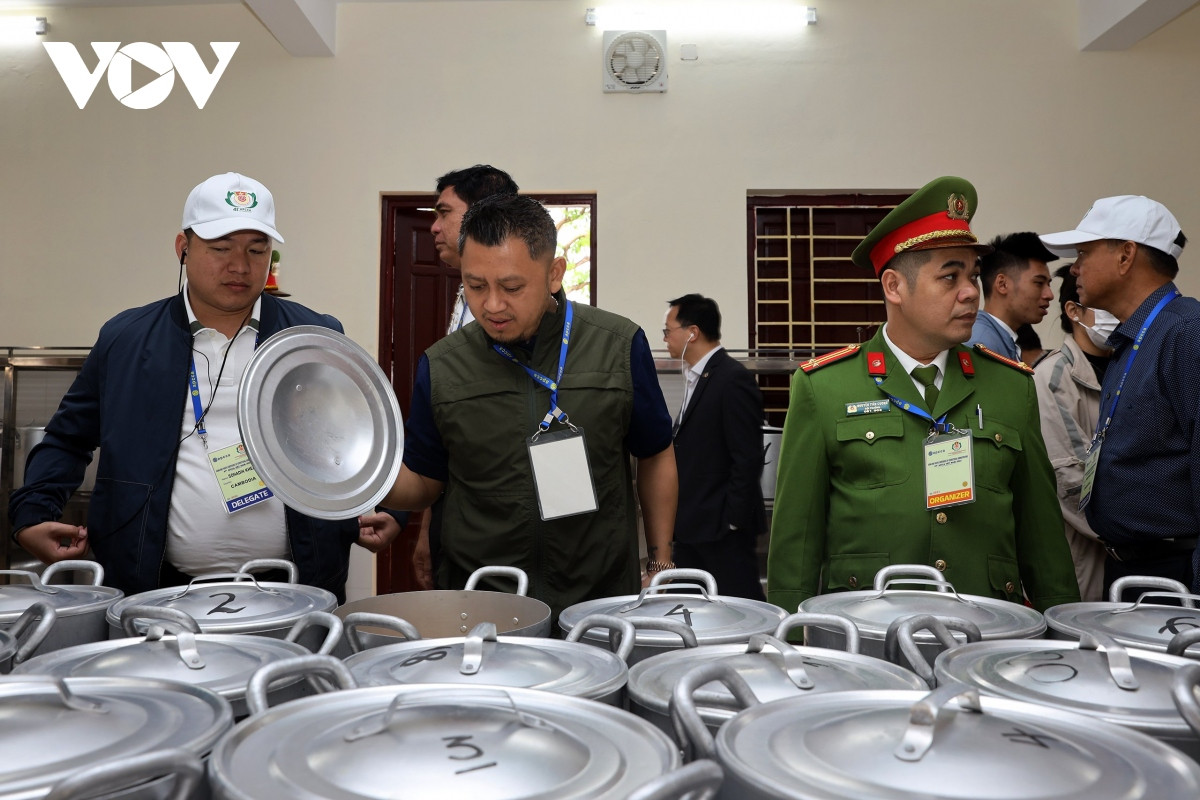 br/> Sau khi được đưa đến trại để chấp hành án phạt tù, phạm nhân được phổ biến, học tập; về quyền và nghĩa vụ của phạm nhân; nội quy cơ sở giam giữ; quy định nếp sống văn hóa, giao tiếp, ứng xử của; các tiêu chí chấp hành án phạt tù; được hưởng các chế độ ăn, mặc, ở, sinh hoạt, chăm sóc y tế; chế độ lao động và sử dụng kết quả lao động. 