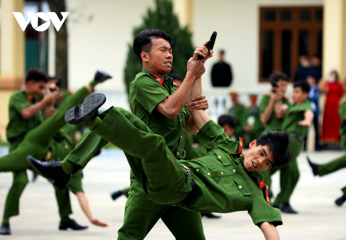 Trong quá trình chấp hành án, phạm nhân được phổ biến, học tập các quy định của pháp luật, được đọc sách, báo, nghe đài, xem truyền hình vào thời gian quy định; được tham gia các hoạt động văn hóa, văn nghệ, thể dục, thể thao… (Chế độ ăn uống của phạm nhân được công khai trên bảng công khai tài chính).