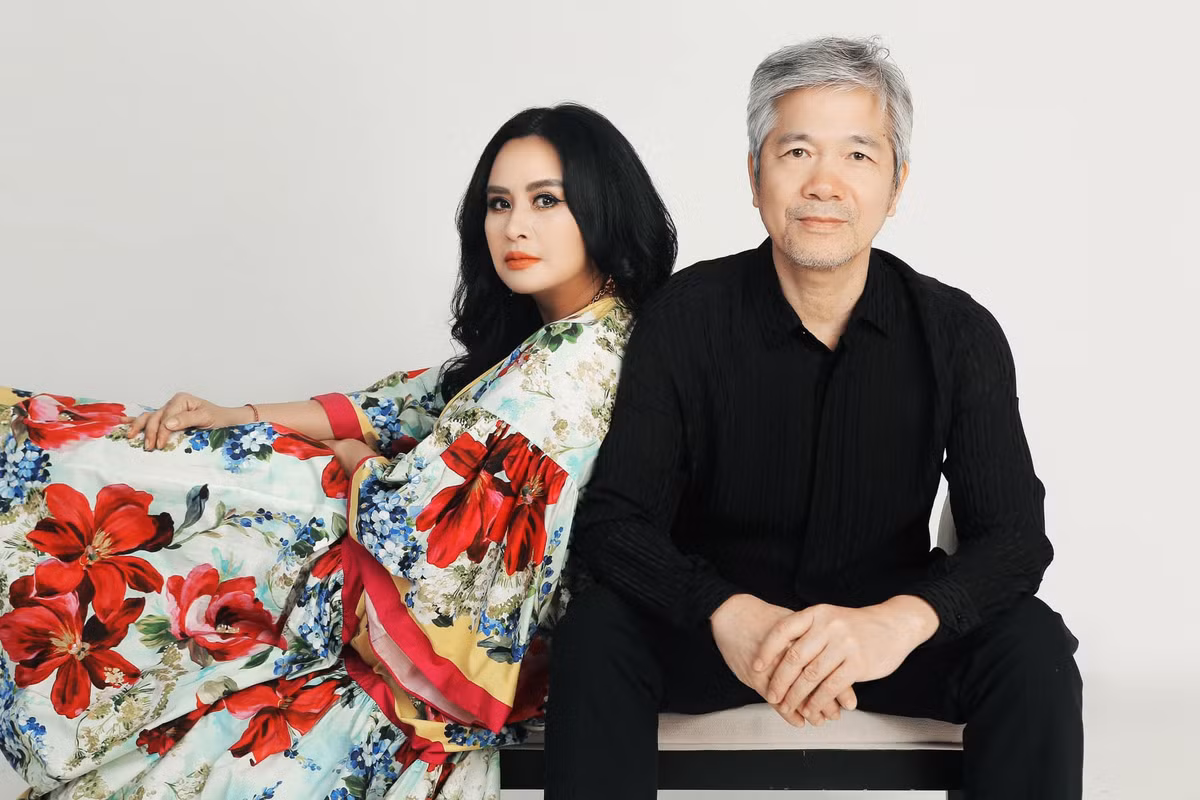 Sao Việt ngày 9/10: Diva Thanh Lam trìu mến tựa vai bác sĩ Tiến Hùng.