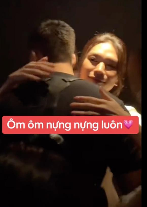 My Tam om va nung Mai Tai Phen, thot len me 