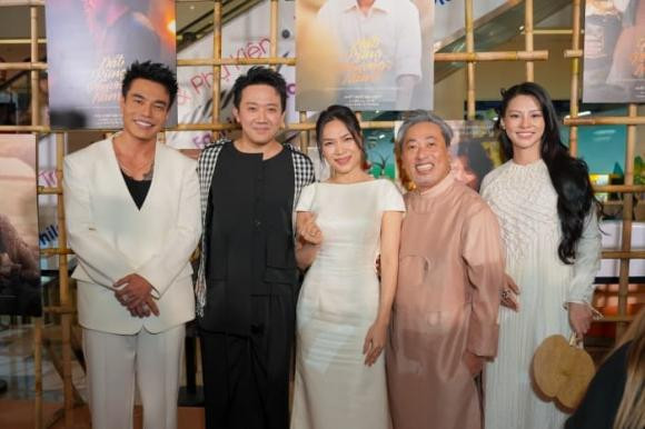 My Tam om va nung Mai Tai Phen, thot len me 