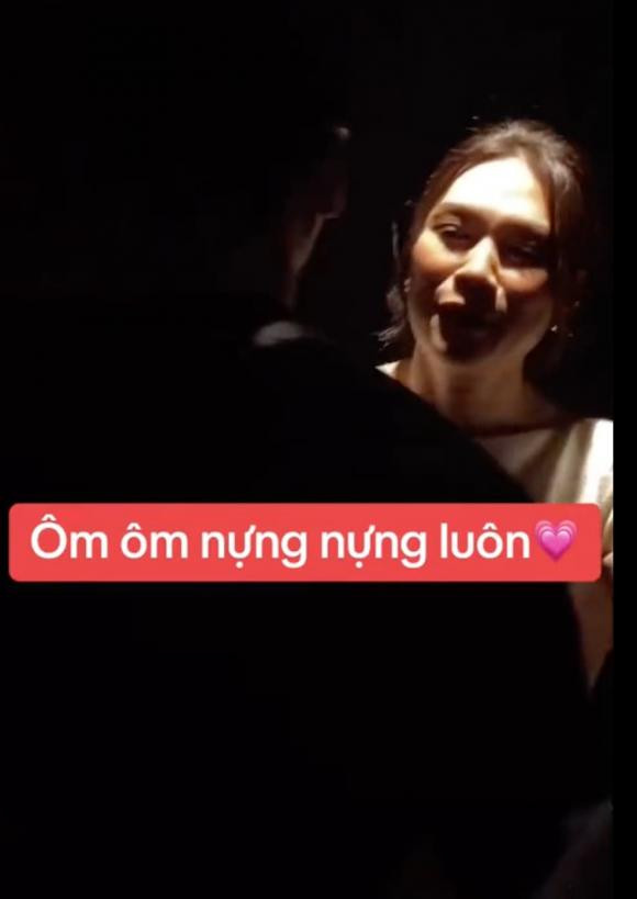 My Tam om va nung Mai Tai Phen, thot len me 