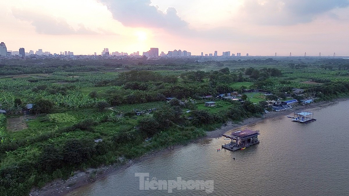 Bãi giữa sông Hồng rộng hàng trăm héc ta là không gian mở kỳ vọng cho phố đi bộ cũng như các hoạt động văn hóa của người dân Thủ đô.