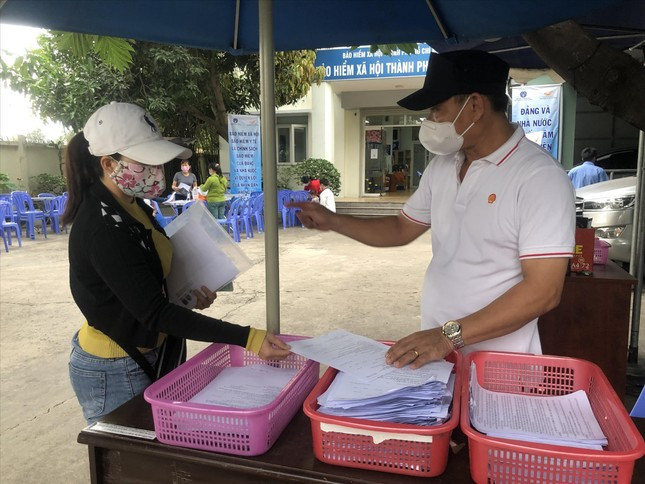 Nhieu cong nhan muon nghi viec, rut bao hiem xa hoi mot lan