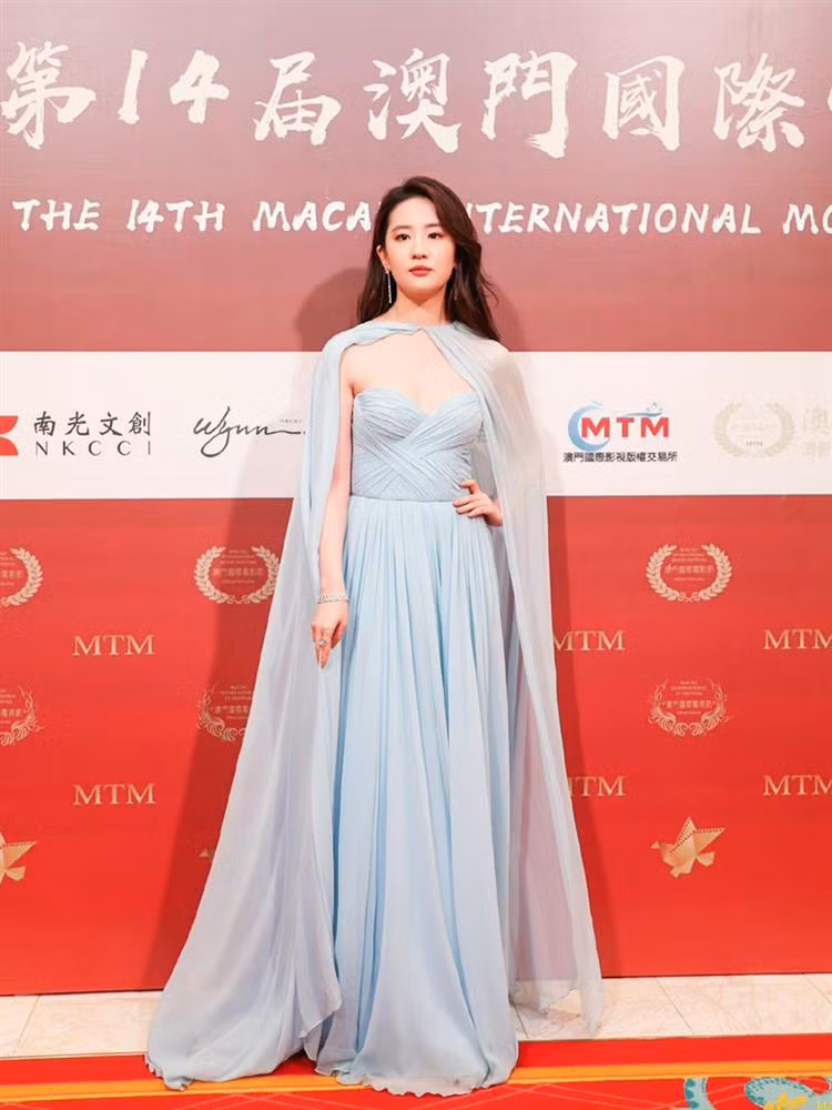 Voc dang Chuong Tu Di lu mo dan em Luu Diec Phi-Hinh-5