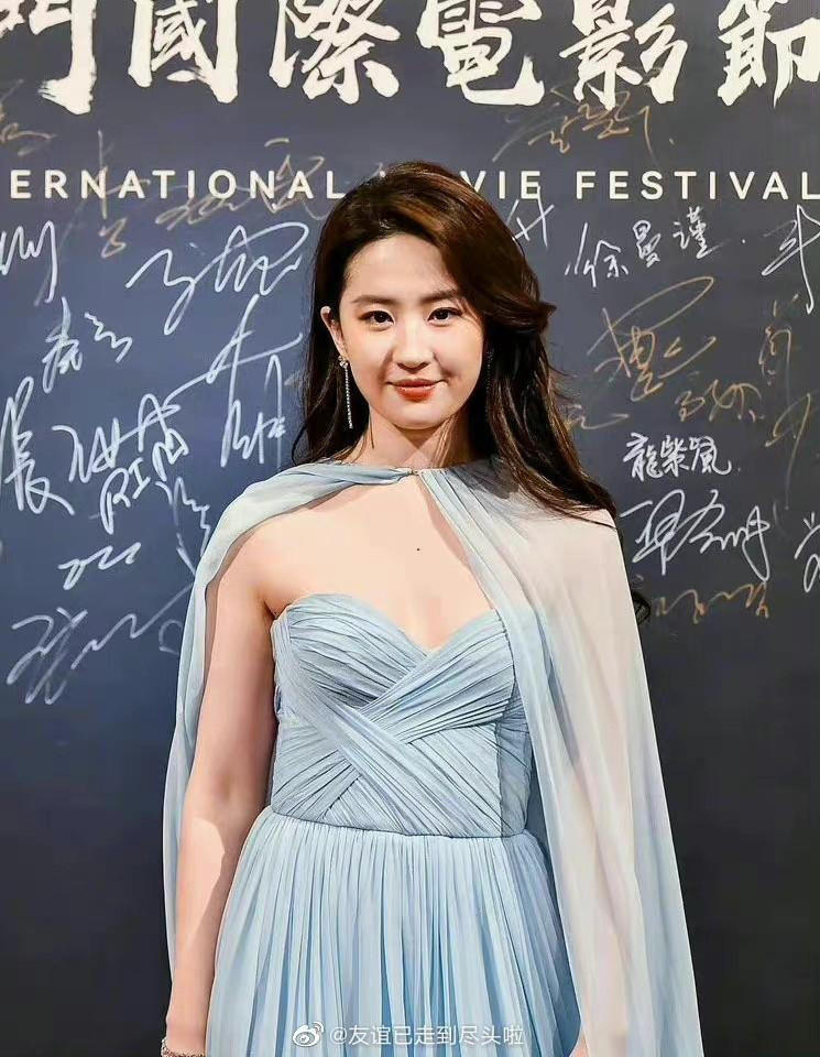 Voc dang Chuong Tu Di lu mo dan em Luu Diec Phi-Hinh-2