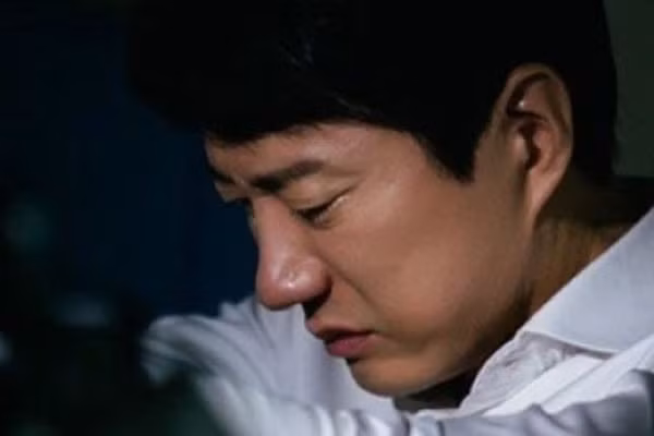 Sup do vi chong bo di ca tuan, luc ve lai nan ni vo ban nha