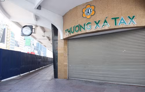 Nét hiu quạnh của thương xá Tax sau thời gian ngưng hoạt động.