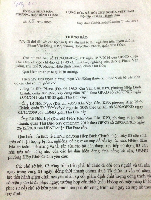 Thông báo yêu cầu 3 hộ dân có nhà bị nghiêng phải di dời khẩn cấp của lãnh đạo UBND phường Hiệp Bình Chánh, quận Thủ Đức.