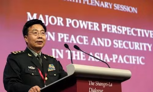 Phó Tổng tham mưu trưởng Quân đội Trung Quốc Vương Quán Trung "phản pháo" Nhật, Mỹ trong lần phát biểu tại phiên họp toàn thể tại Shangri-La hôm 1/6.