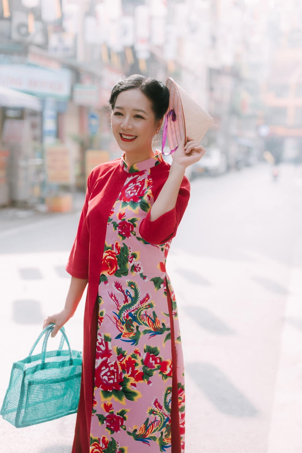 NSUT Chieu Xuan: Het gian hon ong xa, la ba ngoai bim sua