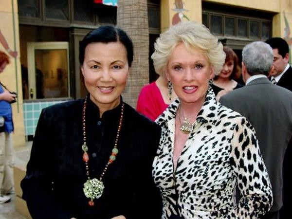 ặt chân đến đất Mỹ vào năm 38 tuổi, những tưởng Kiều Chinh đã bước qua dốc bên kia sự nghiệp nhưng bà lại rất có duyên với Hollywood, dần dần trở thành diễn viên Việt Nam đầu tiên thành công ở mảnh đất khắc nghiệt bậc nhất ngành điện ảnh thế giới.