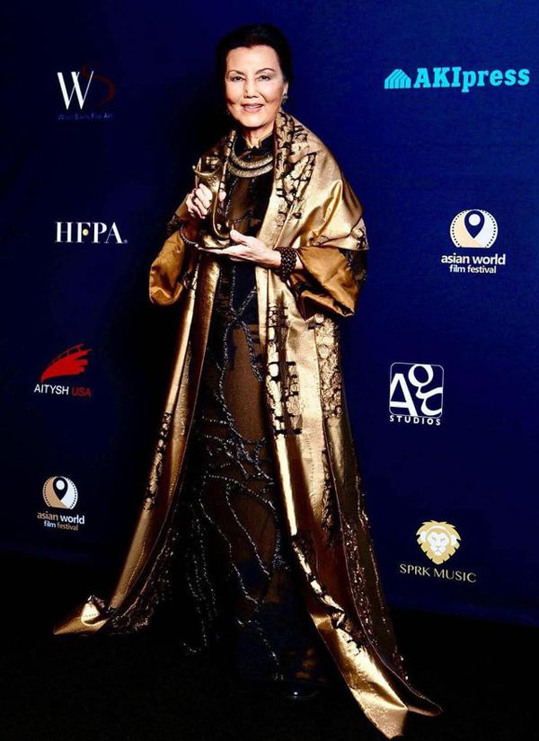 iện tại, ở tuổi U90, Kiều Chinh vẫn đang sinh sống ở Mỹ, thỉnh thoảng bà mới về thăm quê hương. Về đời tư nữ nghệ sĩ rất kín tiếng, bà muốn cuộc sống thường nhật có không gian bình yên.