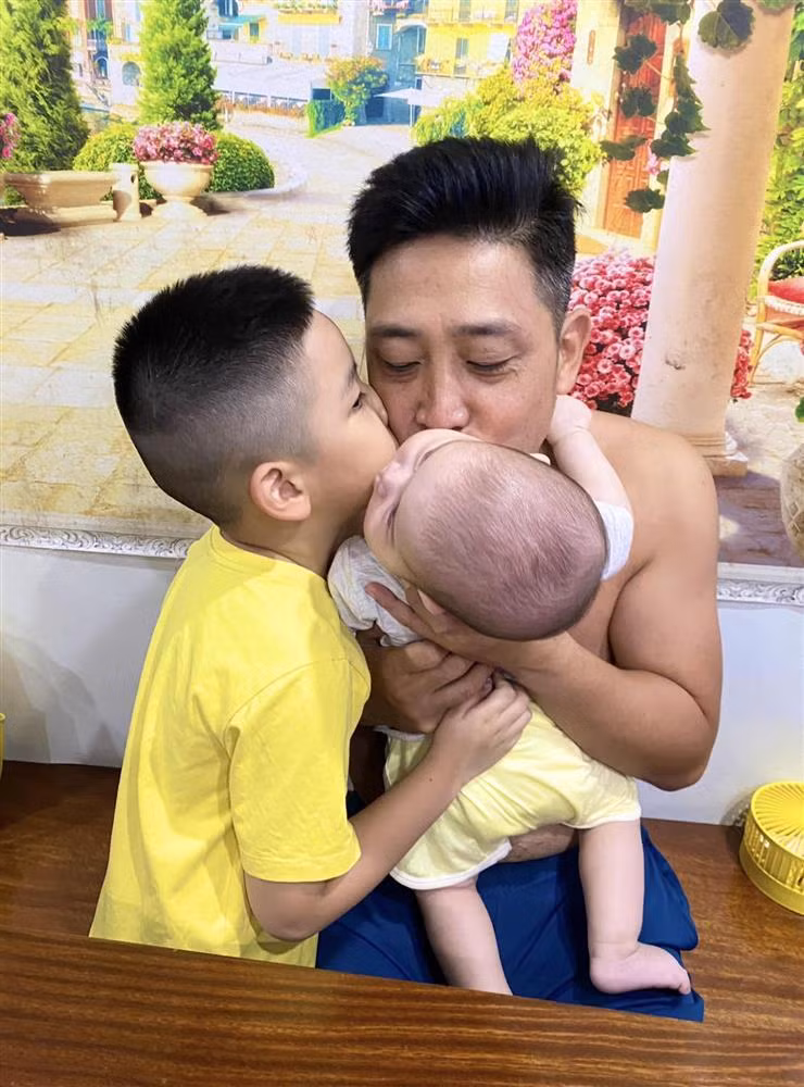 NSUT Ho Phong: U60 hon nhan dang nguong mo cung vo va 4 con-Hinh-5