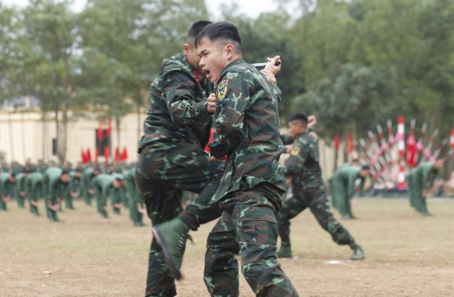 Các chiến sỹ Trung đoàn BB 101 ra quân rèn luyện. Ảnh: Nguyễn Thắng