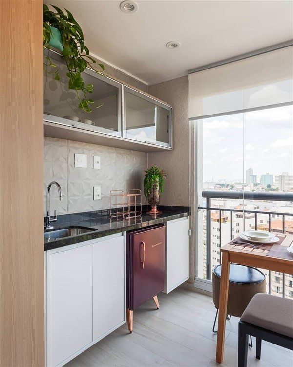 Mỗi cách thiết kế ban công đều thể hiện con người của chính bạn, nếu bạn là người tập trung vào sự hiệu quả, tiện lợi, ban công có thể là nơi đặt máy giặt, máy sấy, bồn rửa tay,...