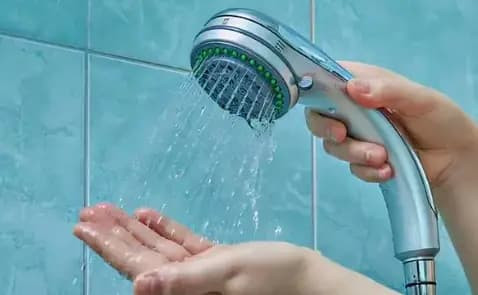 Tam moi ngay mot lan hay tam moi tuan mot lan, cach nao tot?