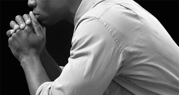 Soc nang khi biet bi mat cua vo bi phanh phui trong ngay cuoi